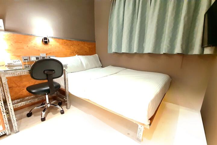 Room 14 of 40