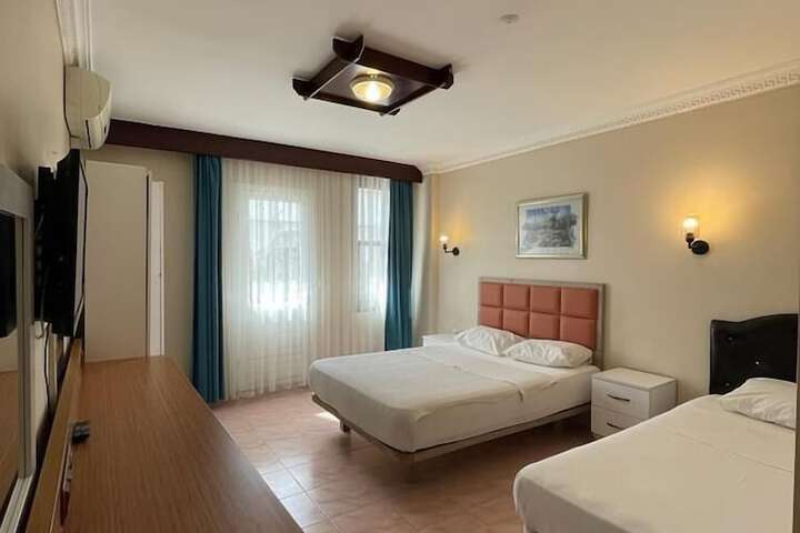 Room 17 of 27