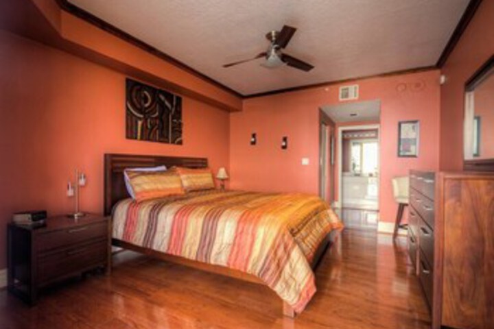 Room 27 of 32