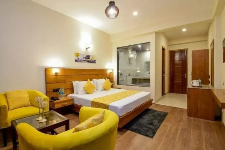 Room 8 of 12