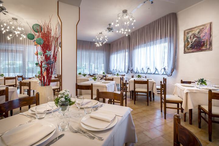 Dining 67 of 90