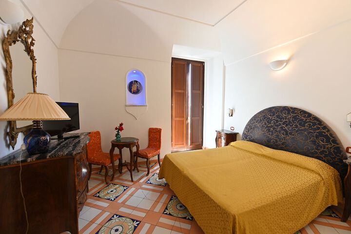 Room 9 of 28
