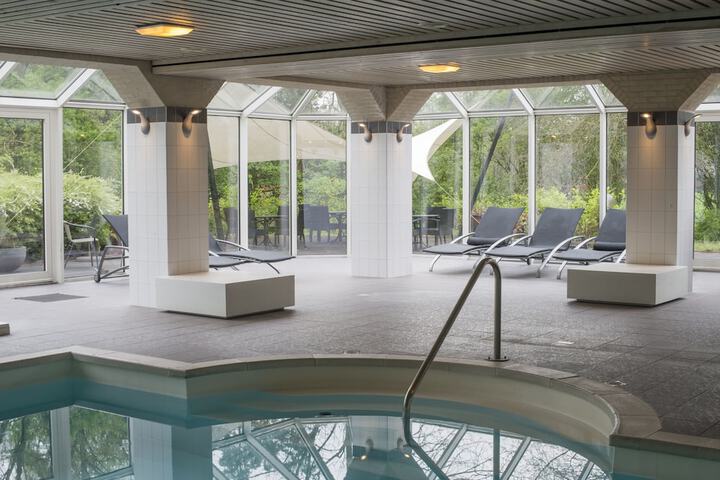 Hotel with Pool