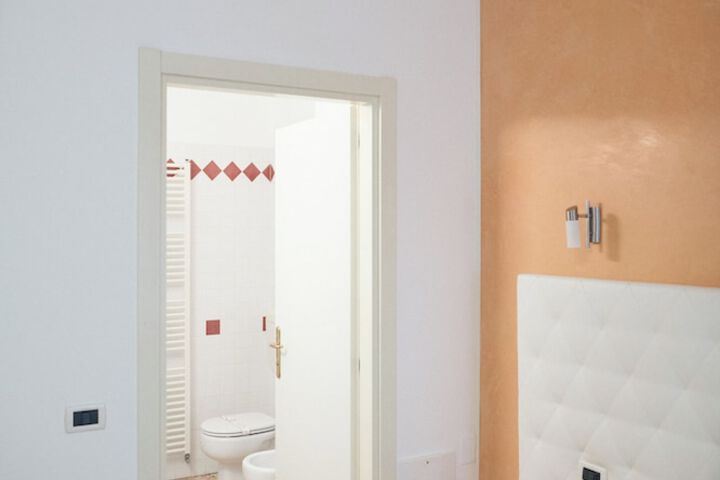 Room 6 of 33