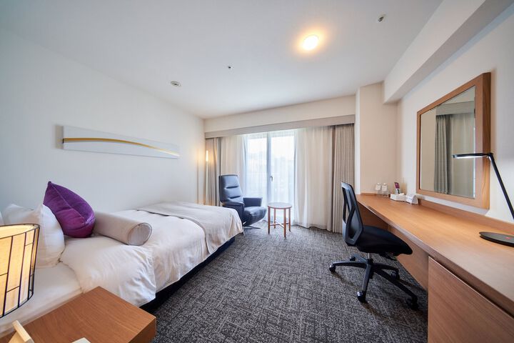 Room 18 of 107