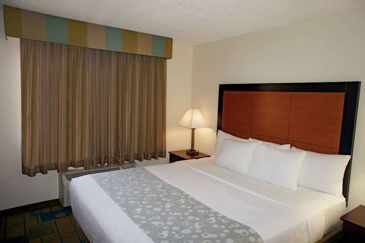 1 King Bed (15 of 19)