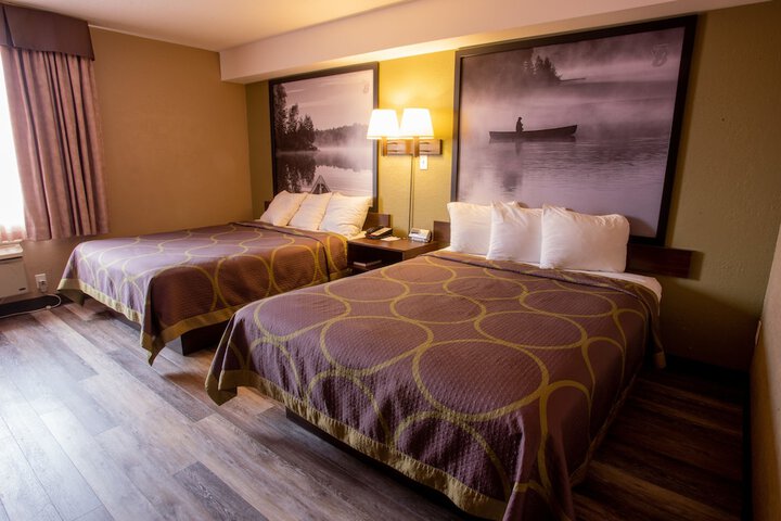 2 Queen Beds (5 of 8)