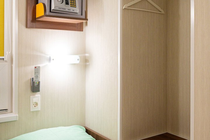 Room 9 of 39