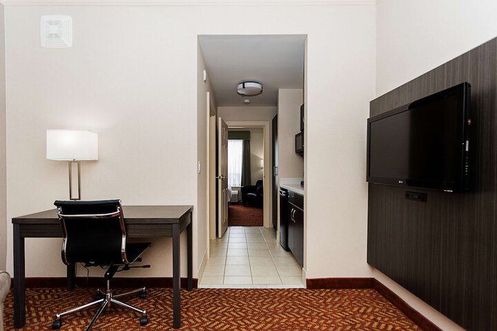 Room 10 of 100