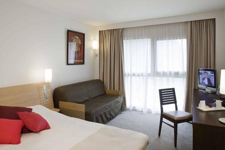 Room 26 of 126