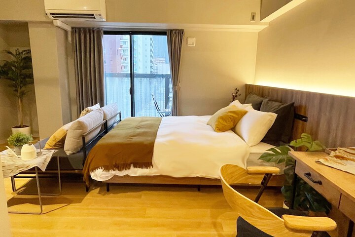 Room 6 of 18