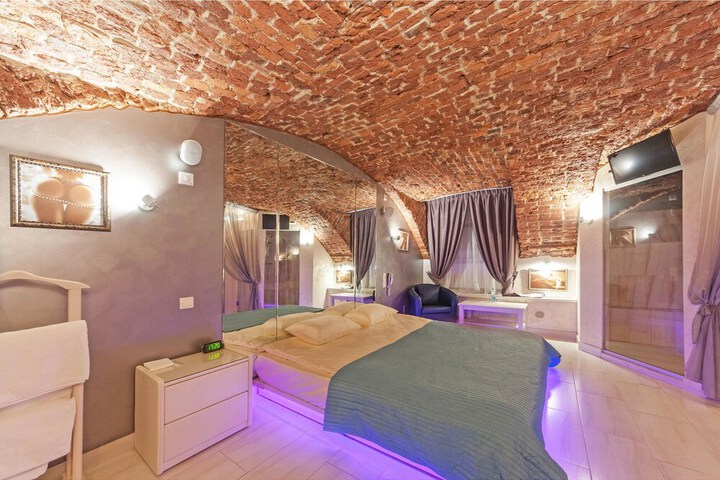 Room 5 of 47