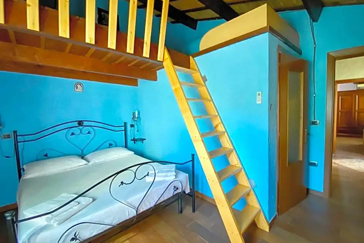Room 4 of 13