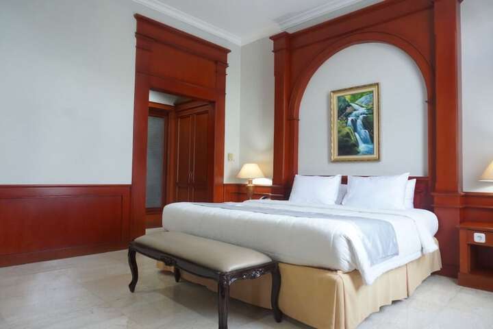 Room 16 of 37