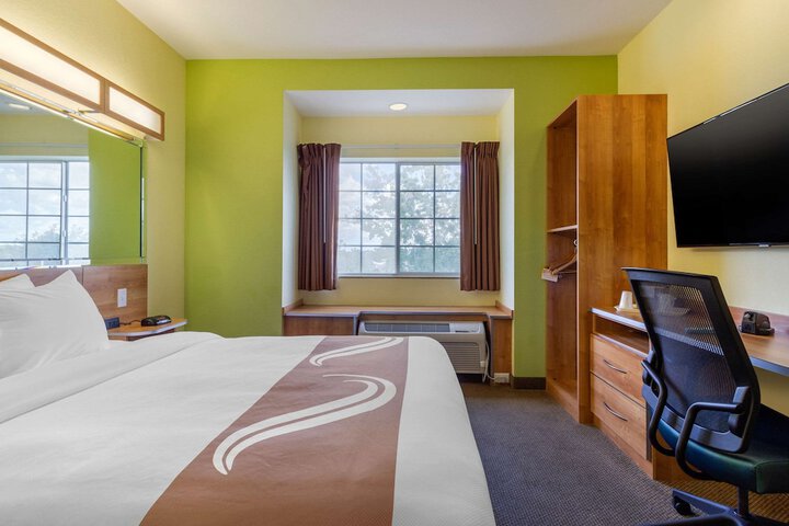 Queen Bed Accessible (16 of 34)