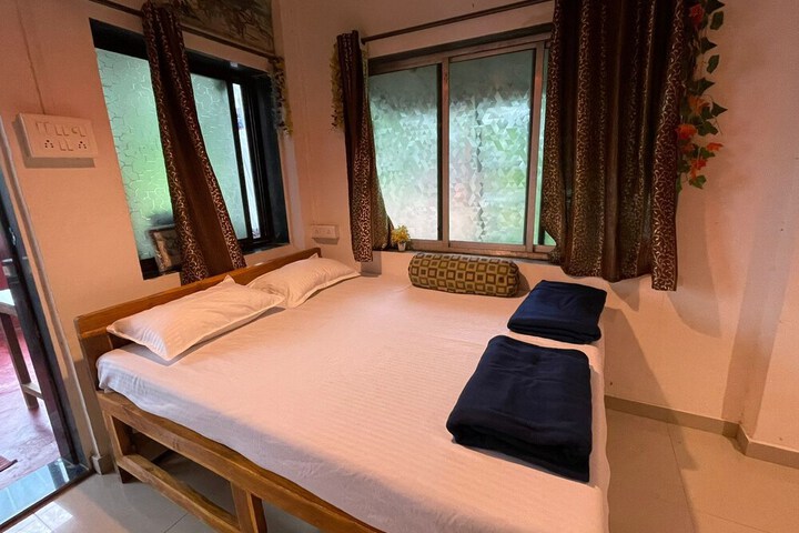 Room 4 of 6