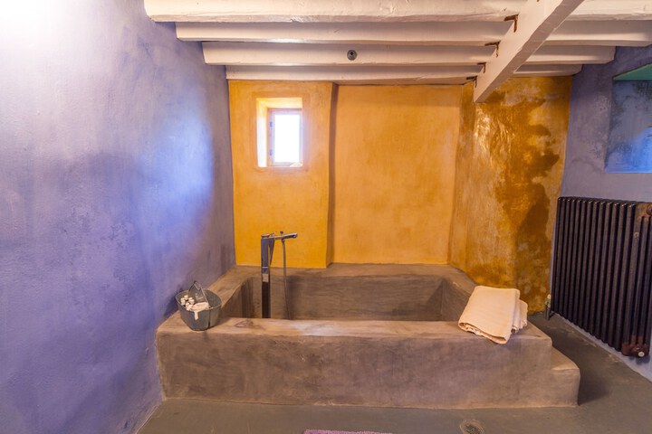 Room 15 of 37
