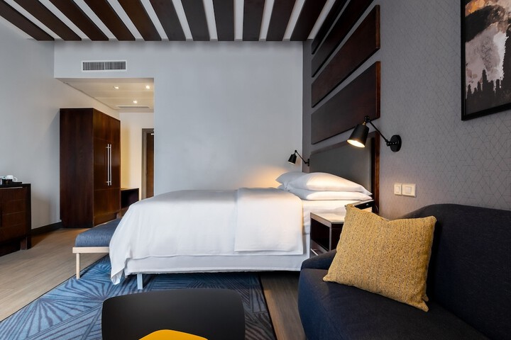Room 6 of 87