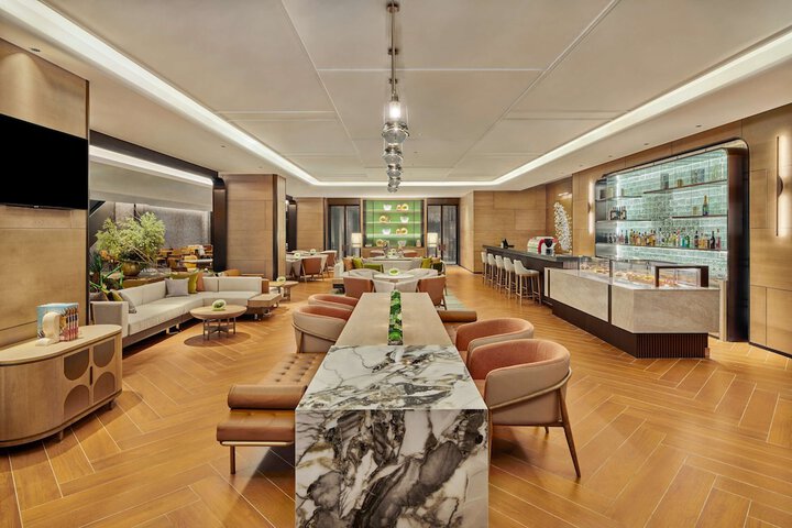 Lounge 58 of 81