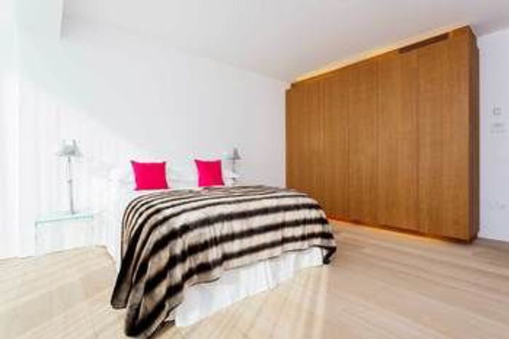 Room 13 of 37