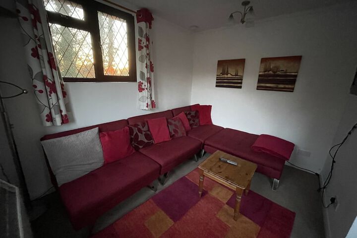 Lounge 15 of 38