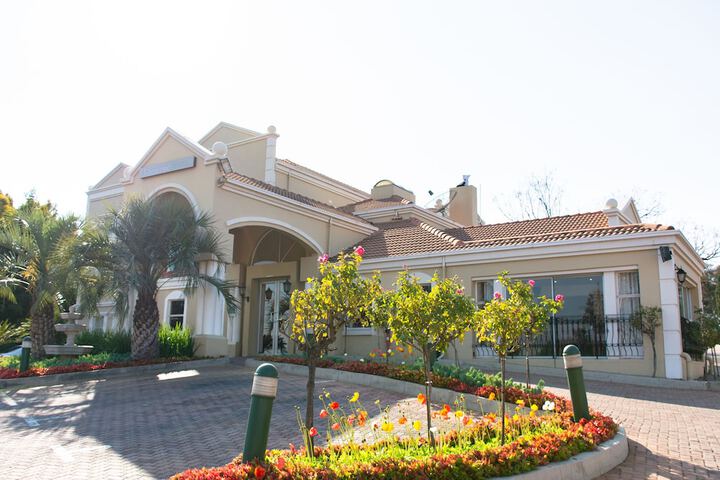 Hotel Exterior 56 of 61