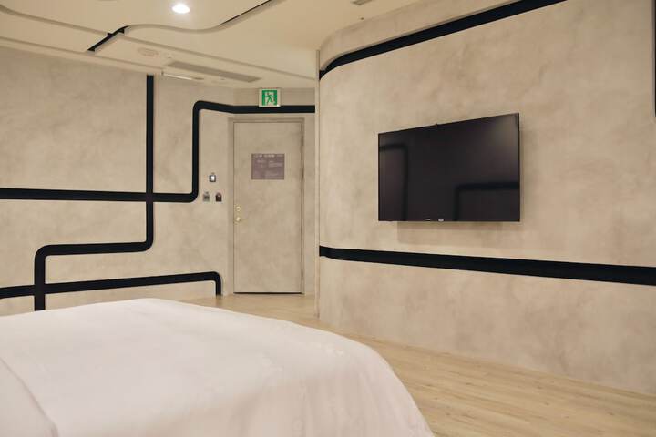 Room 12 of 41