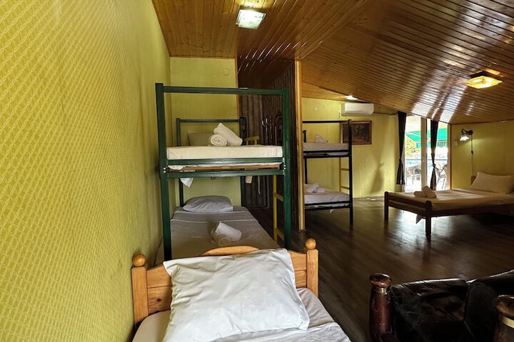 Room 25 of 83