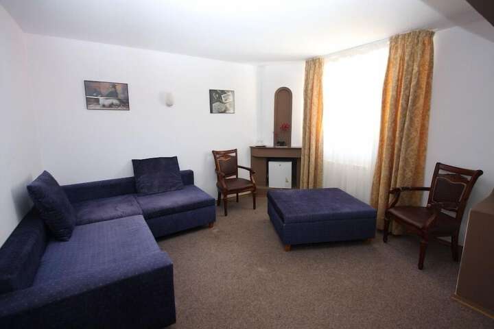 Room 13 of 40