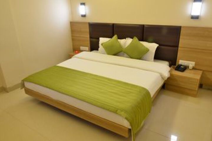 Room 10 of 17