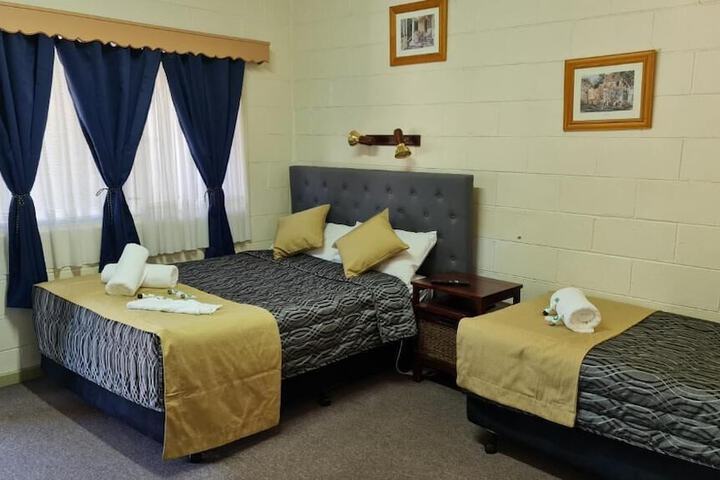 Room 2 of 8