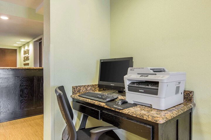 Business Center 66 of 71