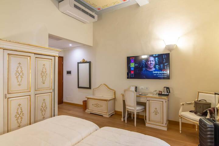 Room 53 of 102