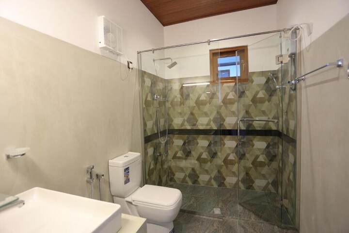 Room 12 of 21