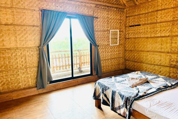 Room 4 of 9