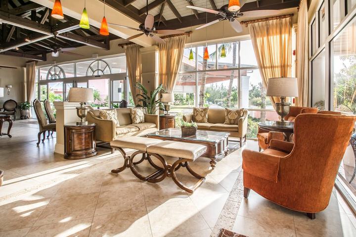 Entrance & Lobby