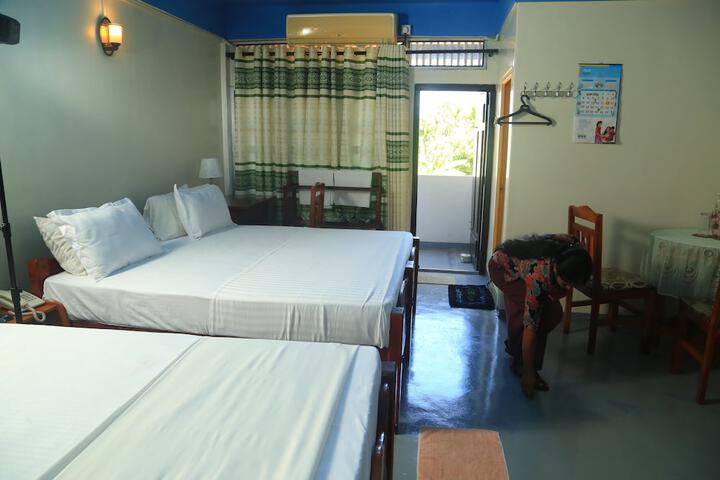 Room 5 of 11
