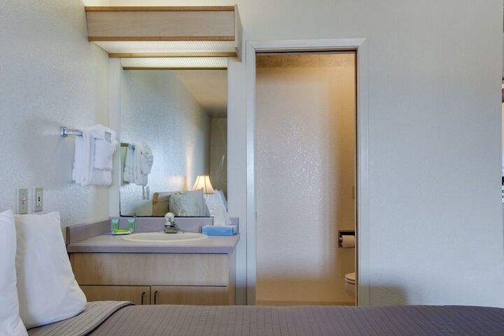 Room 8 of 76