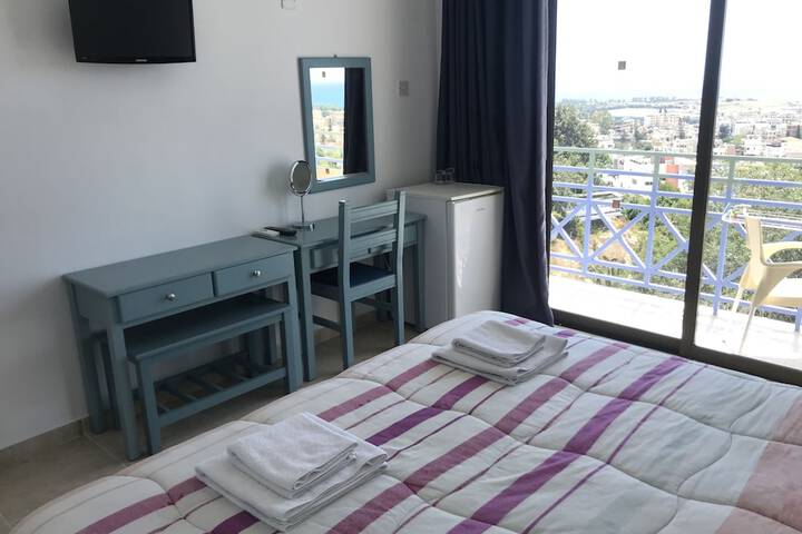 Room 13 of 35