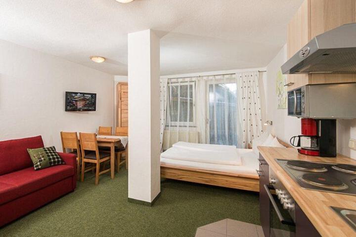 Room 6 of 24