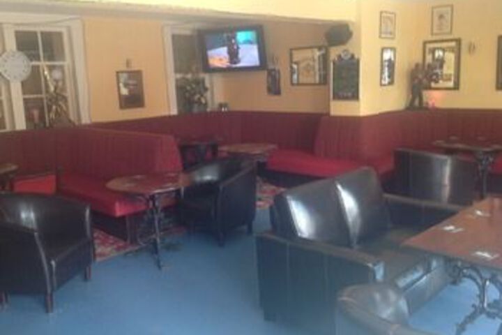 Lounge 9 of 12