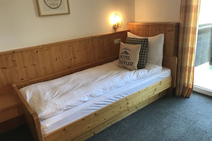 Room 6 of 38