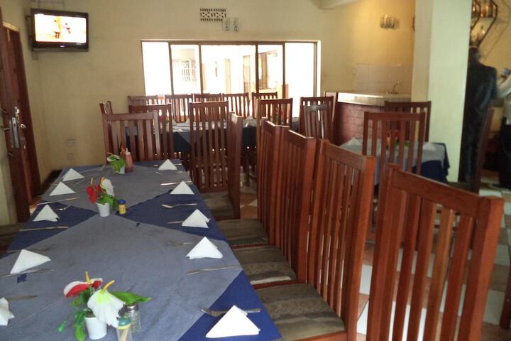 Dining 8 of 11