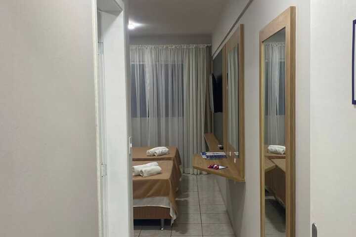 Room 44 of 102