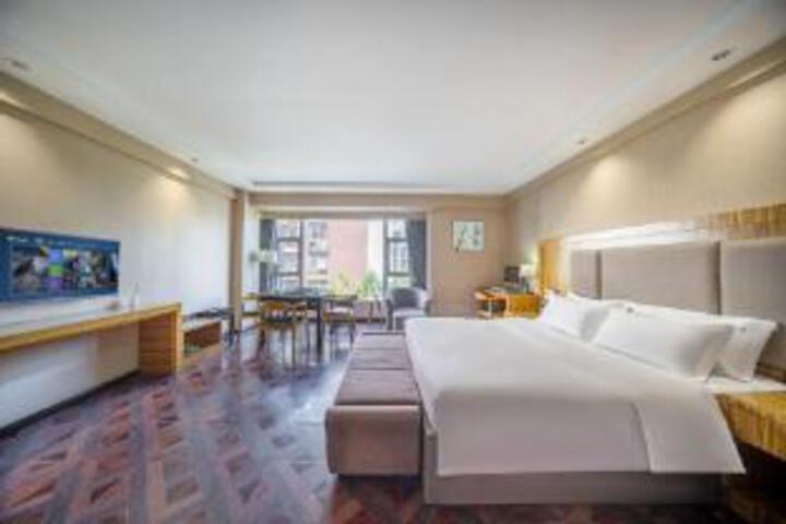 Room 4 of 6