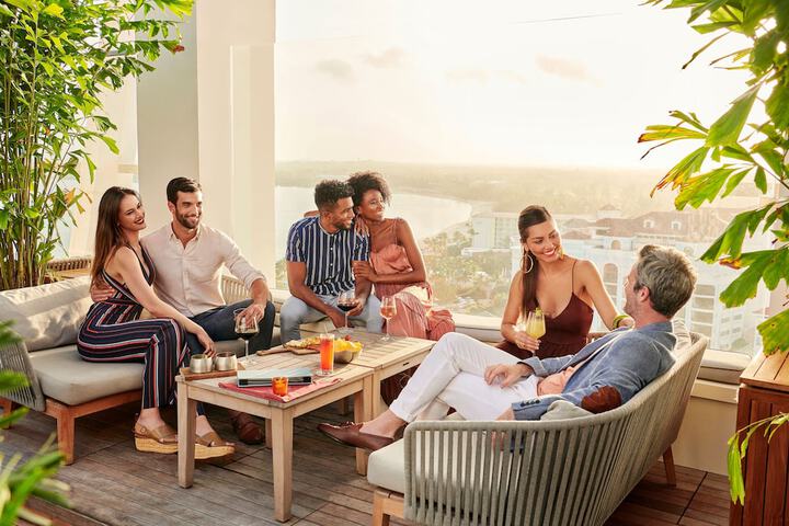 Lounge 106 of 130