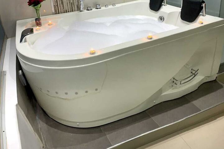 Hot Tub 15 of 19