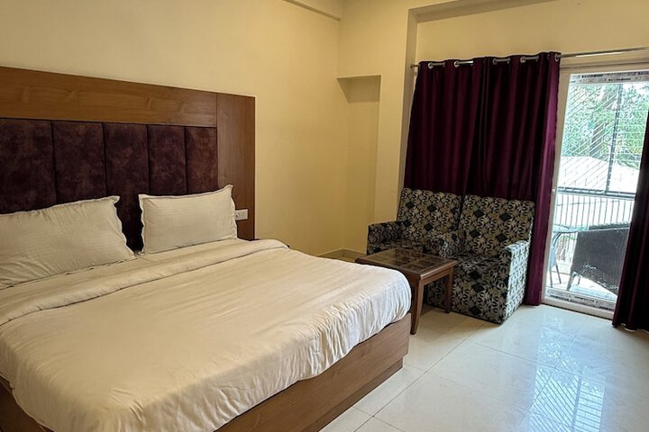 Room 9 of 42