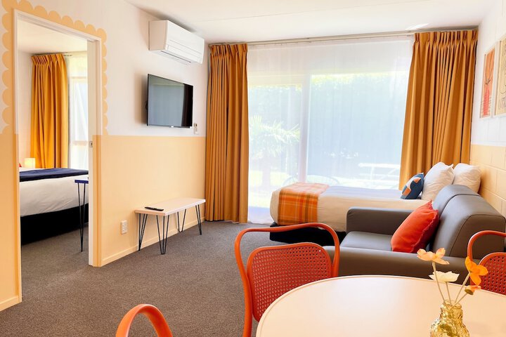 Room 53 of 98