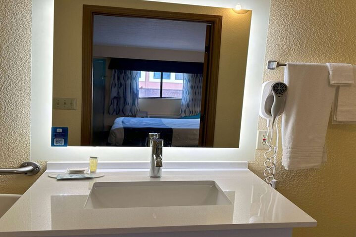 1 King Bed First Floor (11 of 12)